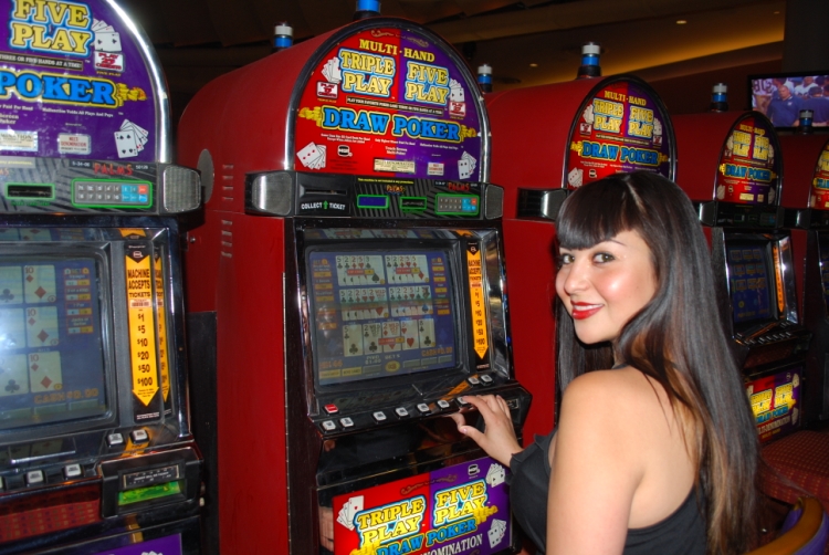 femme video poker casino